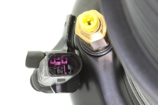 2015-2016 Porsche Macan Air Suspension Strut - Front (Vemo)