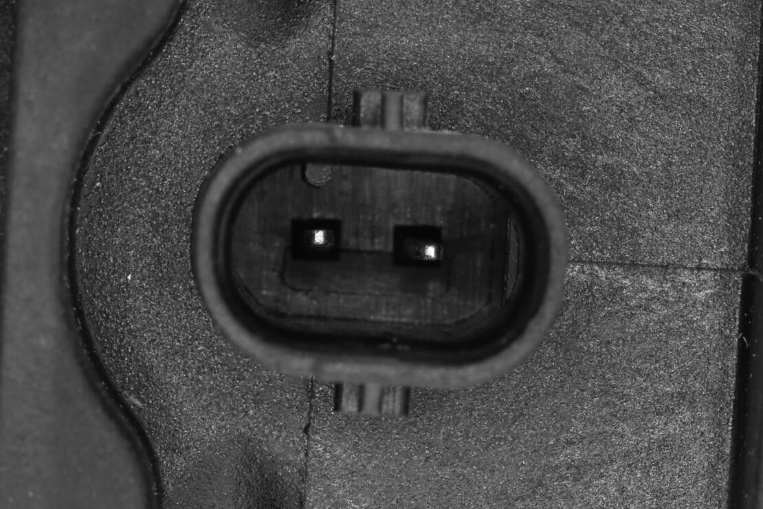 2018, 2017, 2016, 2015, 2014, 2013, 2012, 2011 Porsche Cayenne Engine Coolant Thermostat