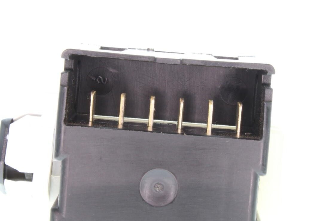 2010, 2009, 2008, 2007, 2006 Jeep Commander Brake Light Switch