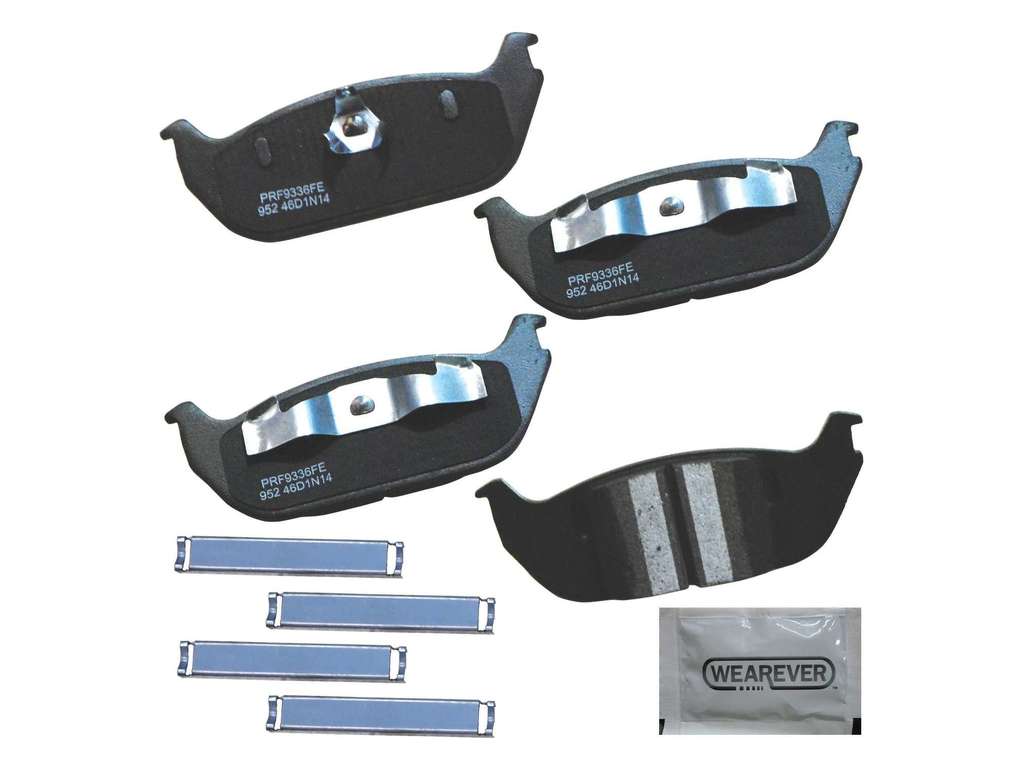 2003-2005 Lincoln Aviator Disc Brake Pad Set - Rear (CARQUEST)