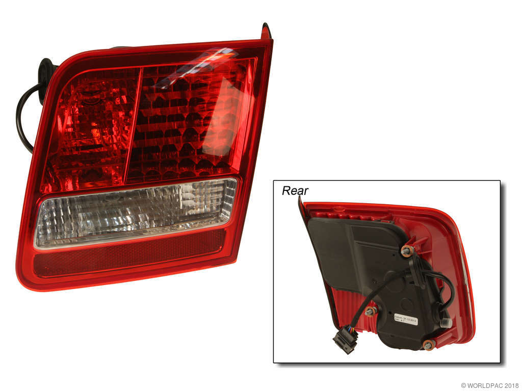 2004-2007 Audi A8 Quattro Tail Light Assembly - Right Inner (ULO)