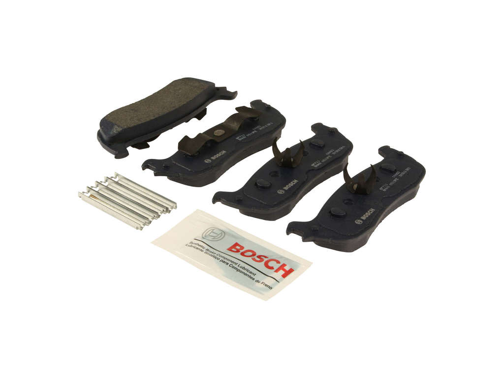 1998-2002 Lincoln Navigator Disc Brake Pad Set - Rear (Bosch)