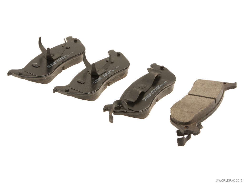 1996-2000 Lincoln Town Car Disc Brake Pad Set - Rear (Motorcraft)