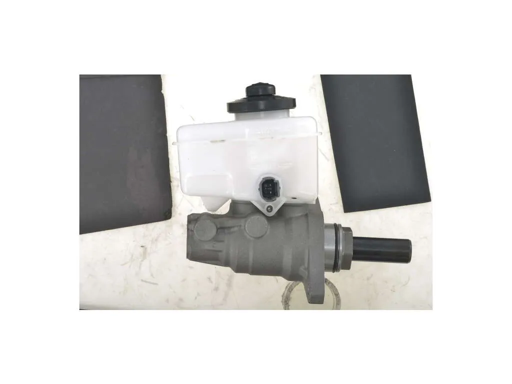 2005-2008 Toyota Tacoma Brake Master Cylinder (Autopart International)