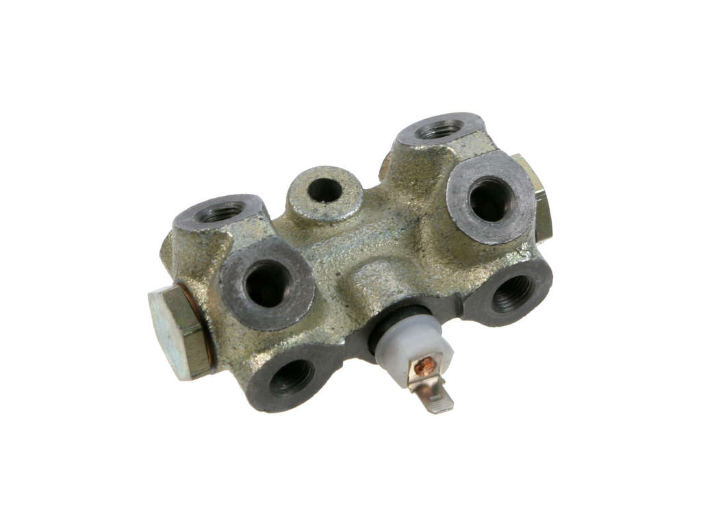 1976-1981 Volvo 265 Brake Hydraulic Line Junction (MTC)