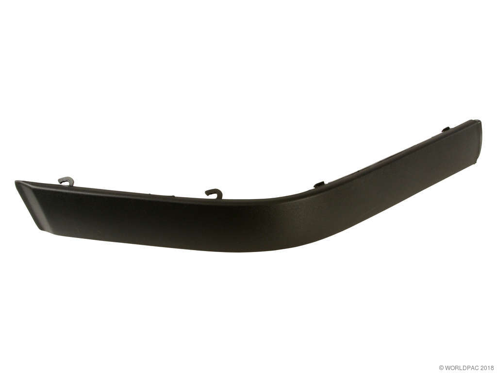 1994-1995 BMW 320i Bumper Trim - Front Right (APA/URO Parts)