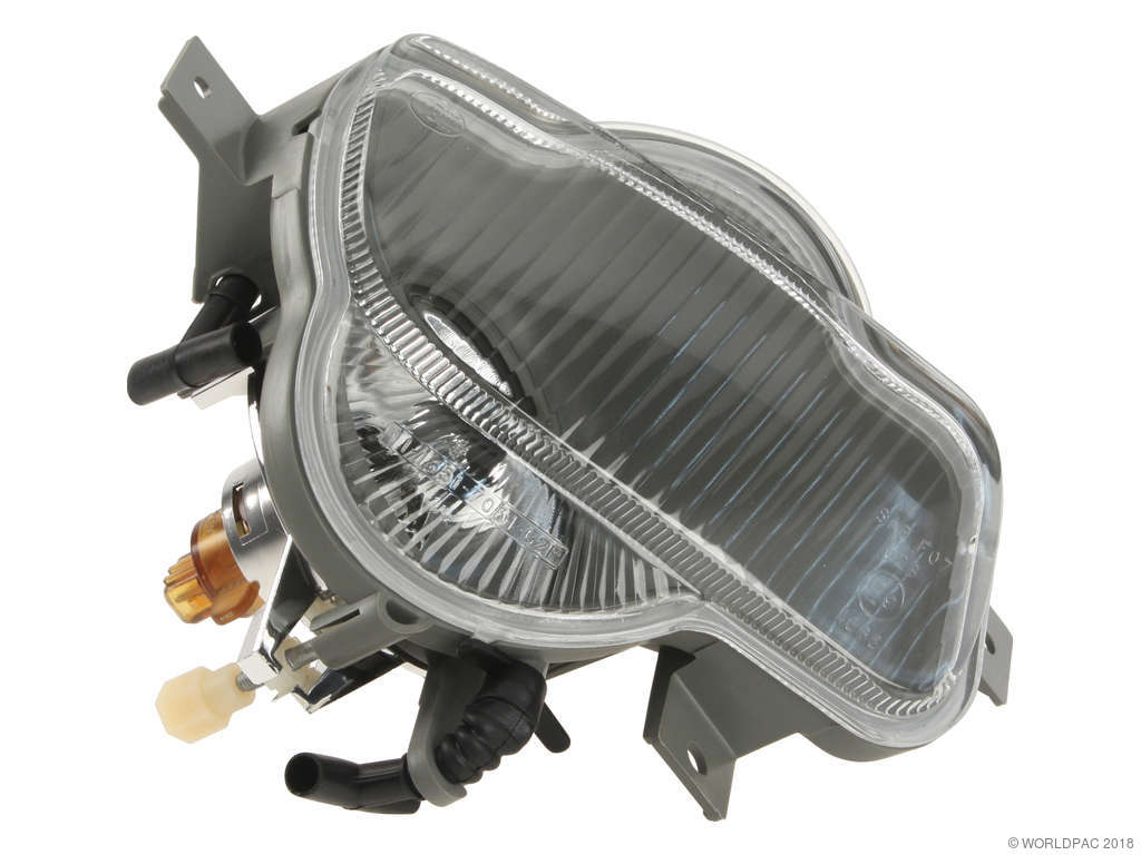 2001-2004 Volvo V70 Fog Light - Right (APA/URO Parts)