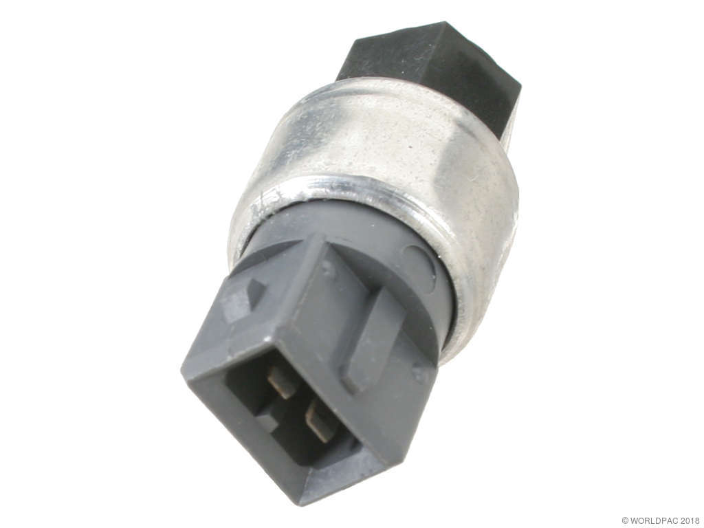 2004 Volvo S40 A/C Refrigerant Pressure Sensor (Genuine)