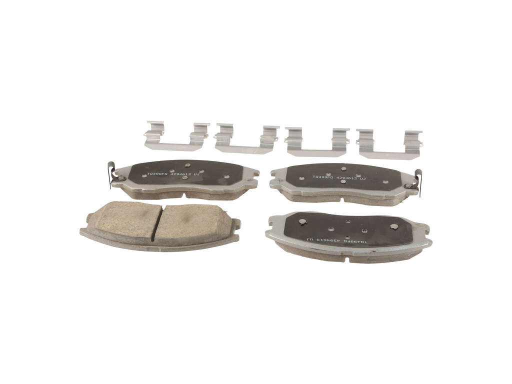 2004-2005 Kia Sedona Disc Brake Pad Set - Front (Wagner Brake)
