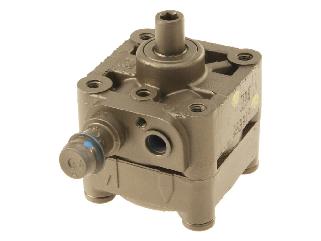 2005-2007 Volvo XC70 Power Steering Pump (Maval)