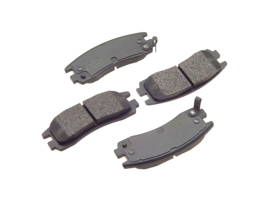 2005, 2004, 2003, 2002, 2001 Pontiac Aztek Disc Brake Pad Set