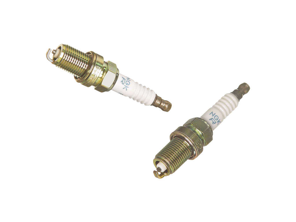 2001, 2000, 1999, 1998 Chevrolet Tracker Spark Plug